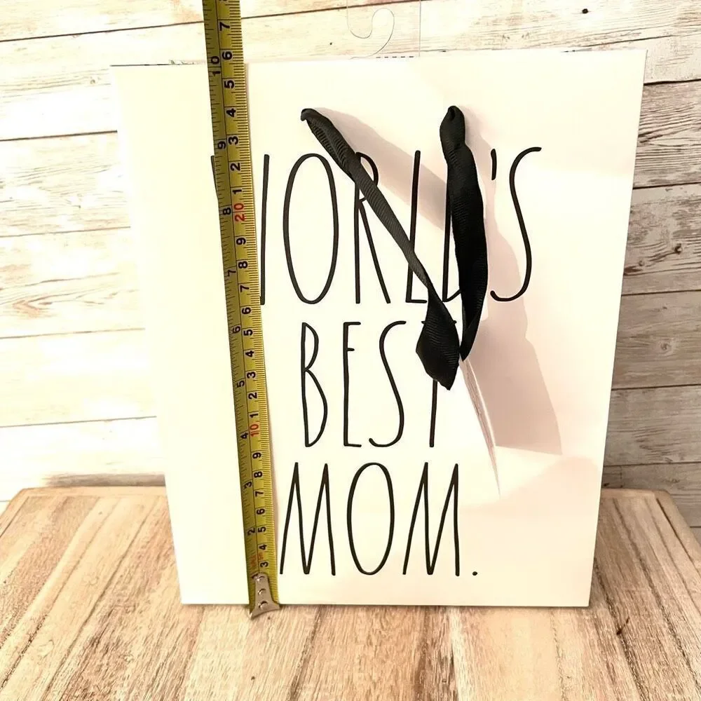 NWT Rae Dunn White World’s best Mom gift bag with leaves & hanging to:/from card